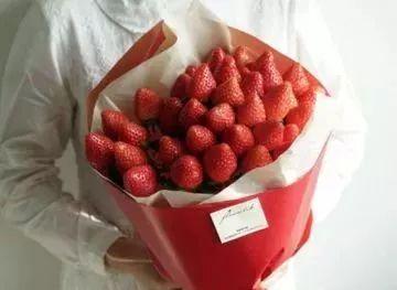 草莓花束 从玫瑰到莓果的浪漫转型